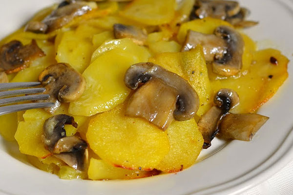 Картошка с шампиньонами в мультиварке: рецепт с фото