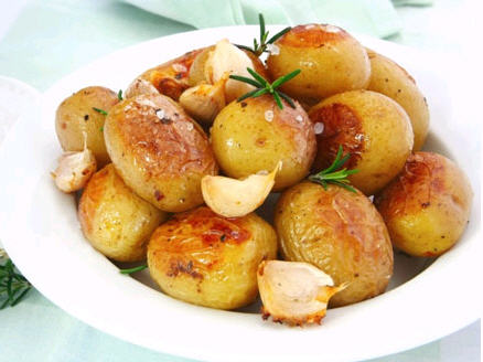 Запечённый картофель в мультиварке: рецепт с фото