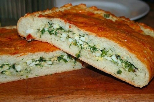 Закусочный заливной пирог с яйцами и зеленью: рецепт с фото