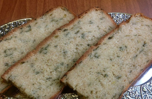Хлеб из цельнозерновой муки с зеленью в мультиварке