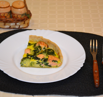 Аппетитный пирог с лососем и брокколи в мультиварке: рецепт с фото