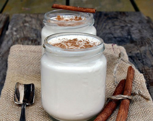 Домашний йогурт на топлёном молоке с корицей в мультиварке: рецепт с фото